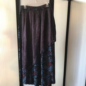 Maxi skirt New w/ tags. TiendaHo 100% rayon.